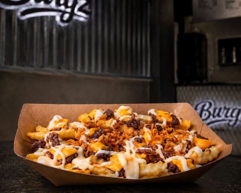 Fritz Beef — frites garnies de steak, cheddar et sauce cheddar