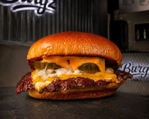 Le Spicy — smash burger cheddar, jalapeños et sauce Hot Burgz