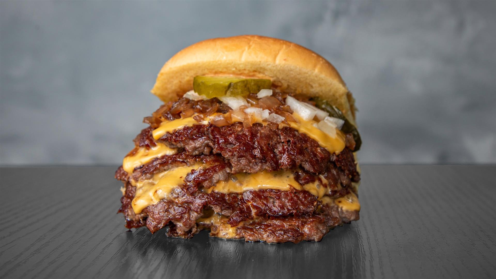 Le Monster — 4 steaks Black Angus smashés et cheddar fondu