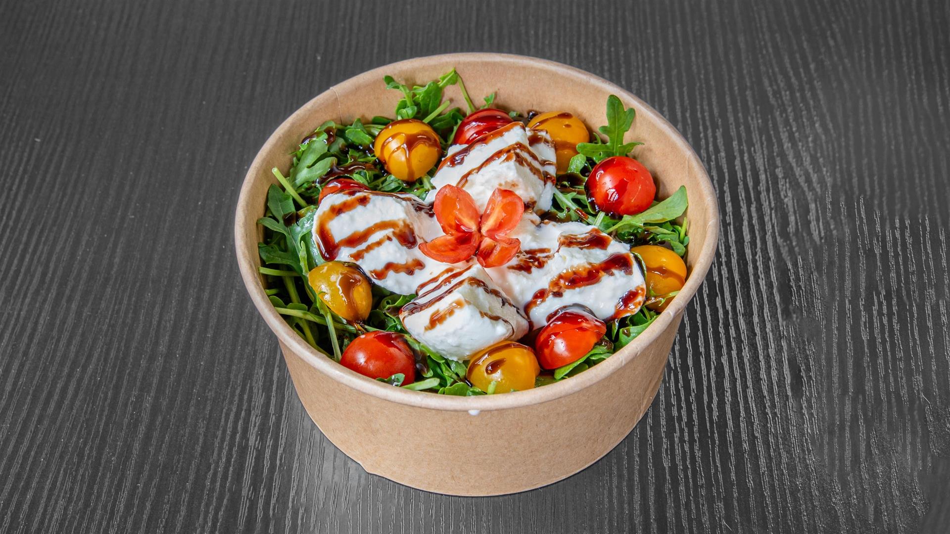 Salade veggie — crudités fraîches et sauce maison